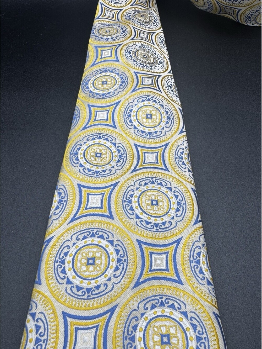 Roland S Martin by Verse 9 Tie Yellow Blue Medallion Rare 60” x 4”